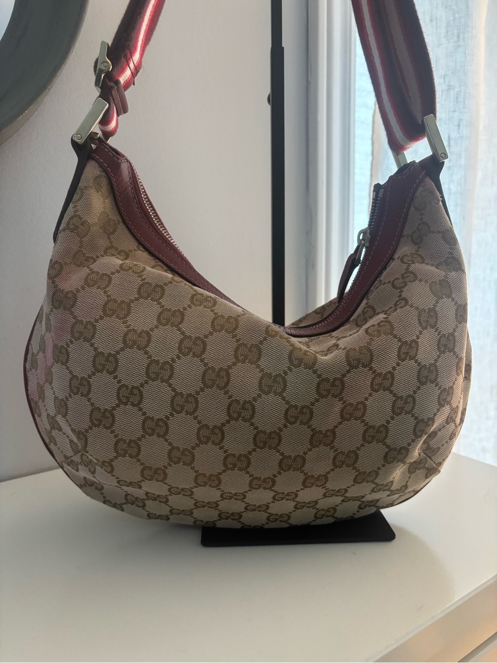 Gucci Beige GG Canvas hobo Shoulder /crossbody Bag with red Trim - Picture 9 of 16